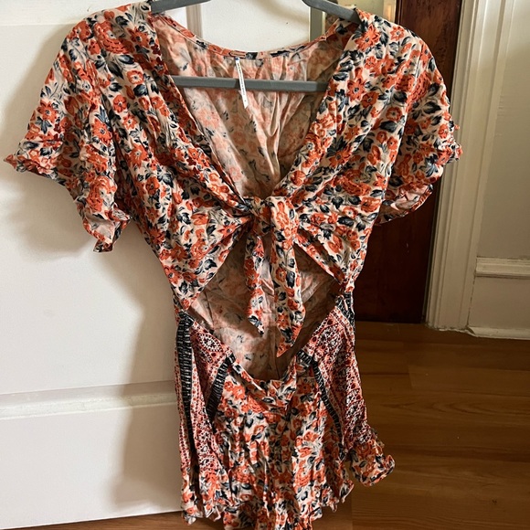 Free People Surf Date Cut Out Floral Romper 10 - Picture 2 of 8